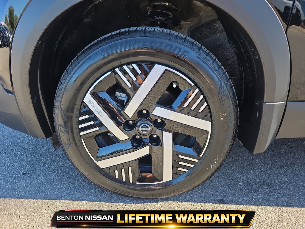 Used 2026 Nissan Kicks SV w/ SV Premium Package FWD image 7