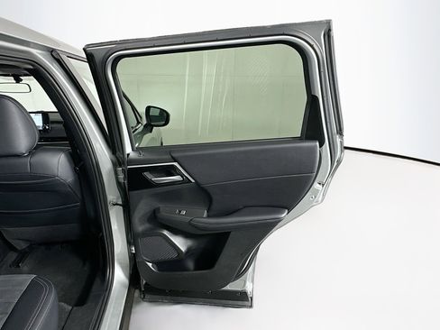 Used 2024 Mitsubishi Outlander SE image 30