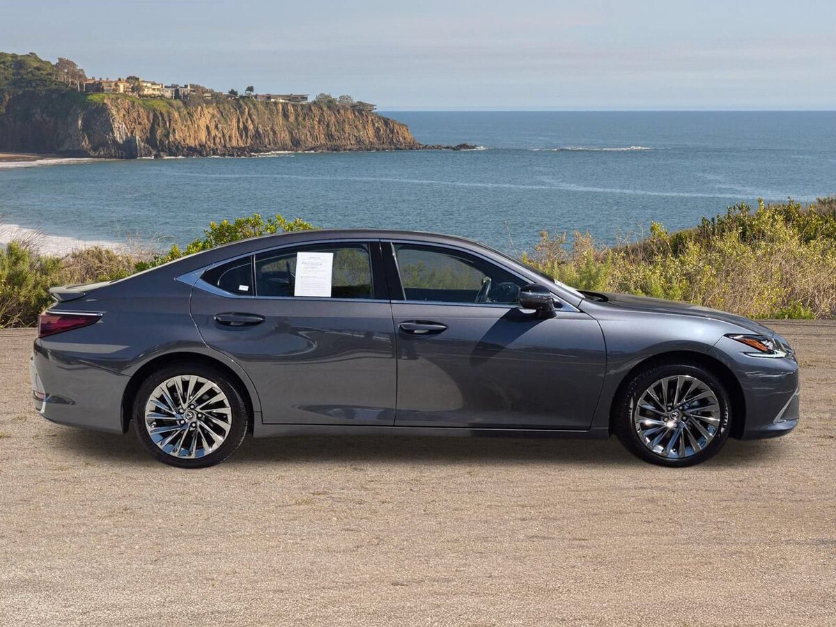 Used 2024 Lexus ES 300h w/ Accessory Package (Z1) FWD image 4