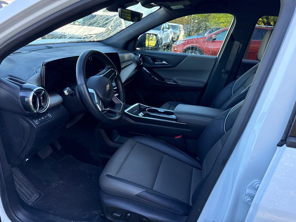 Used 2025 Chevrolet Equinox LT w/ Convenience Package II AWD/4WD image 9