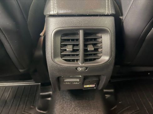 Used 2019 Jeep Cherokee Limited AWD/4WD image 15