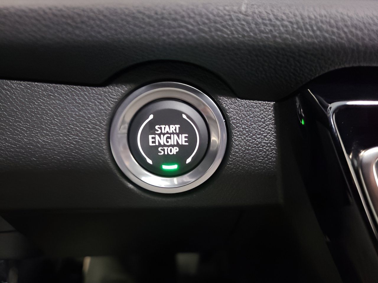 Used 2026 Chevrolet Traverse RS w/ LPO, Floor Liner Package AWD/4WD image 39