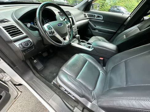 Used 2014 Ford Explorer XLT w/ Equipment Group 202A AWD/4WD image 15
