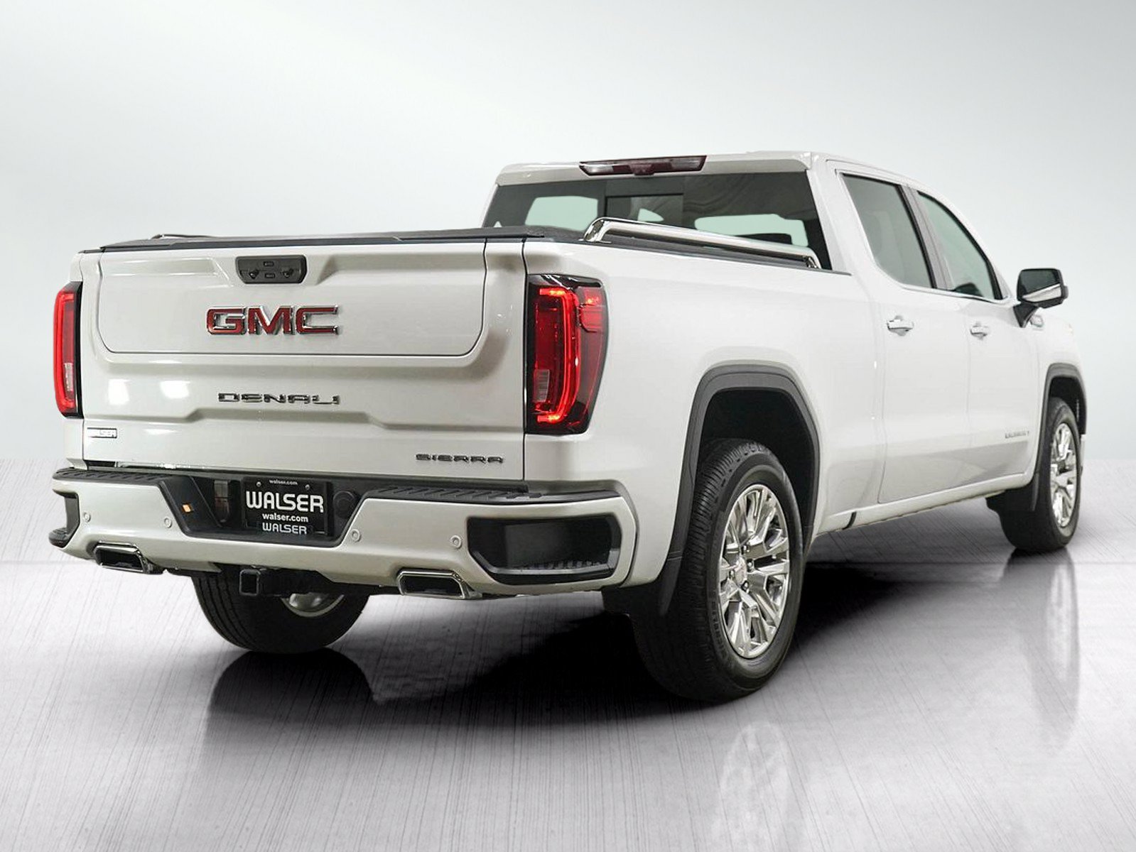 Used 2023 GMC Sierra 1500 Denali w/ Technology Package AWD/4WD image 5