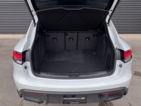 Certified 2026 Porsche Macan image 25