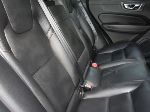 Used 2020 Volvo XC60 T5 Momentum AWD/4WD image 15
