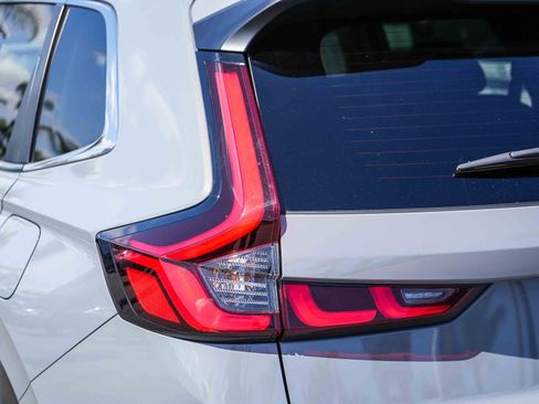 Used 2025 Honda CR-V EX image 11