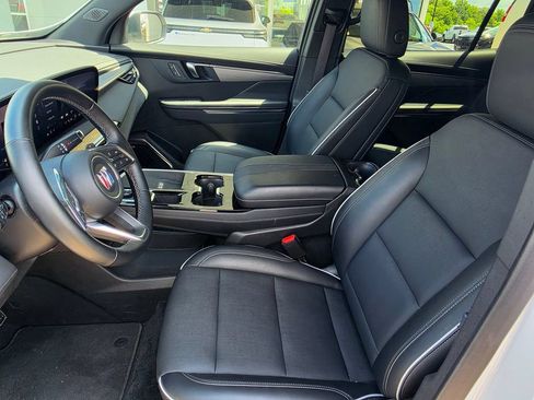 Used 2025 Buick Enclave Preferred AWD/4WD image 19