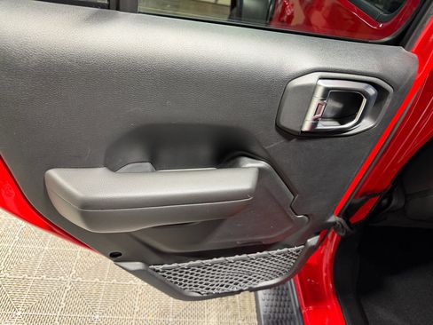 Used 2018 Jeep Wrangler Unlimited Sport S image 22