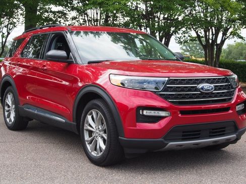 Certified 2023 Ford Explorer XLT w/ Equipment Group 202A RWD image 1