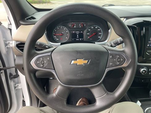 Used 2022 Chevrolet Traverse LS image 14