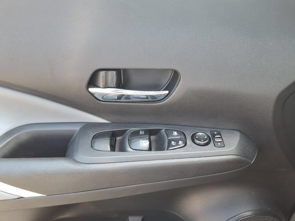 Used 2021 Nissan Kicks SR w/ SR Premium Package FWD image 17