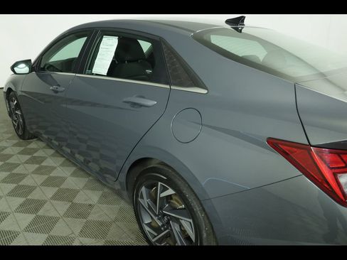 Used 2025 Hyundai Elantra SEL FWD image 16