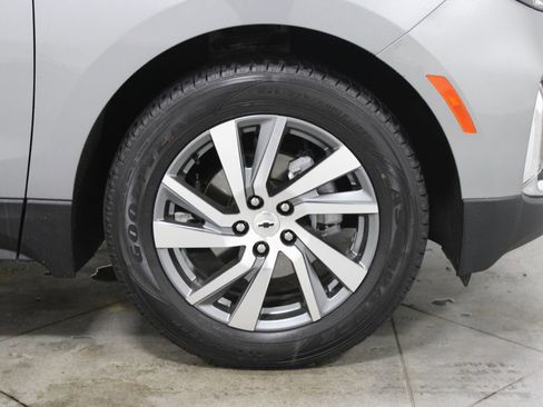 Used 2023 Chevrolet Equinox Premier FWD image 12