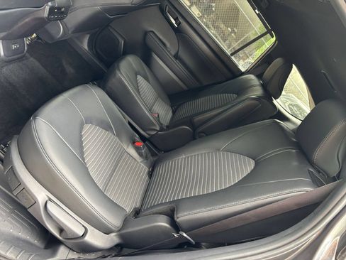 Used 2025 Toyota Highlander XSE AWD/4WD image 37
