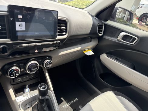 Certified 2025 Hyundai Venue SEL FWD image 10
