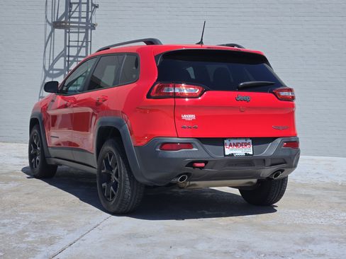 Used 2017 Jeep Cherokee Trailhawk image 5