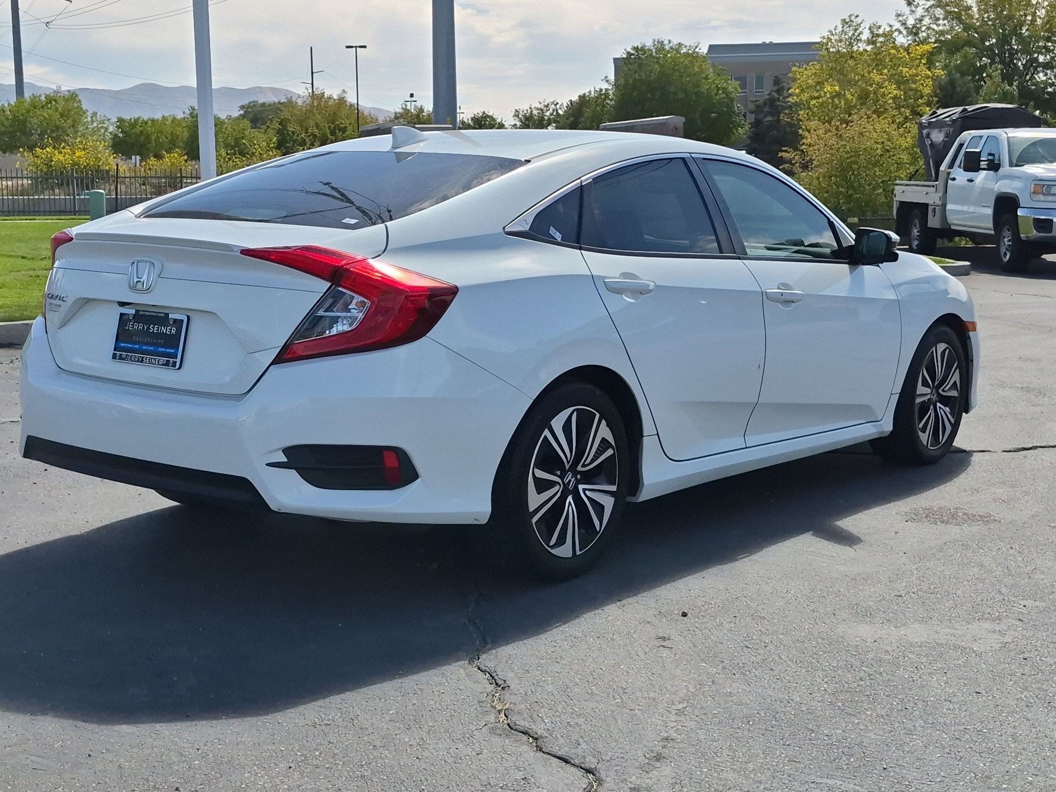 Used 2017 Honda Civic EX-L image 5