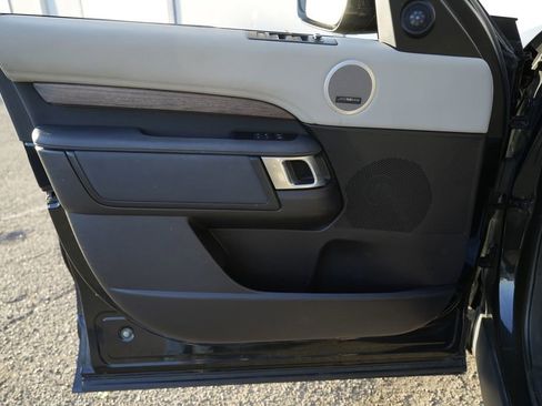 Used 2018 Land Rover Discovery HSE AWD/4WD image 19
