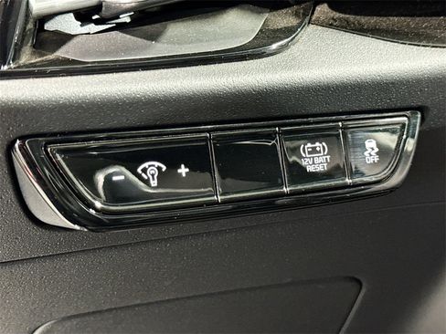 Used 2023 Kia Niro EX image 25