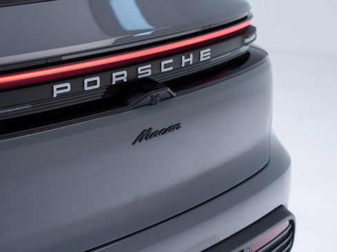 Certified 2025 Porsche Macan Electric RWD image 14