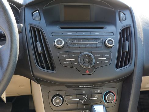 Used 2015 Ford Focus SE FWD image 22