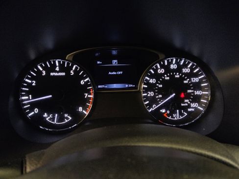 Used 2020 Nissan Pathfinder S FWD image 23