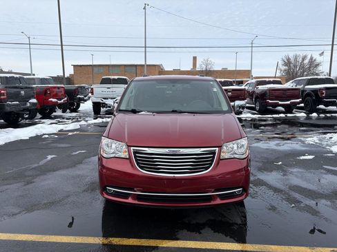Used 2015 Chrysler Town & Country Touring-L w/ Driver Convenience Group image 19