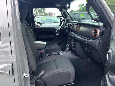 Used 2021 Jeep Gladiator Sport AWD/4WD image 6