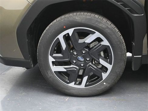 Certified 2025 Subaru Forester Limited image 23