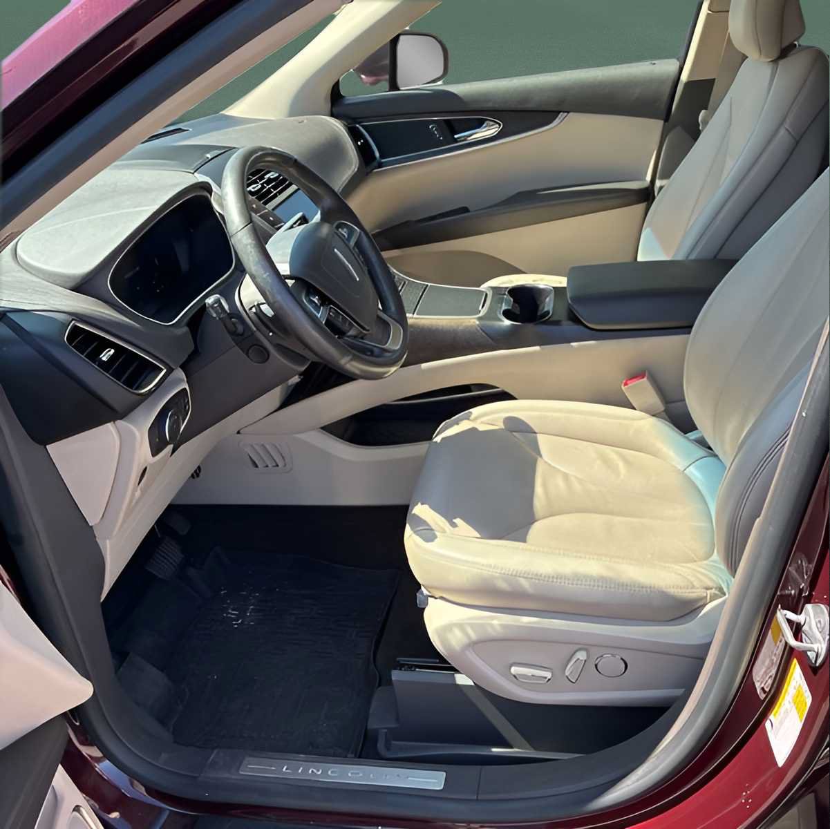 Used 2019 Lincoln Nautilus Select AWD/4WD image 5