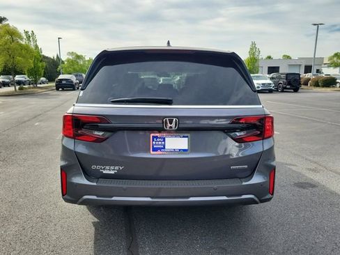 New 2026 Honda Odyssey Touring image 5