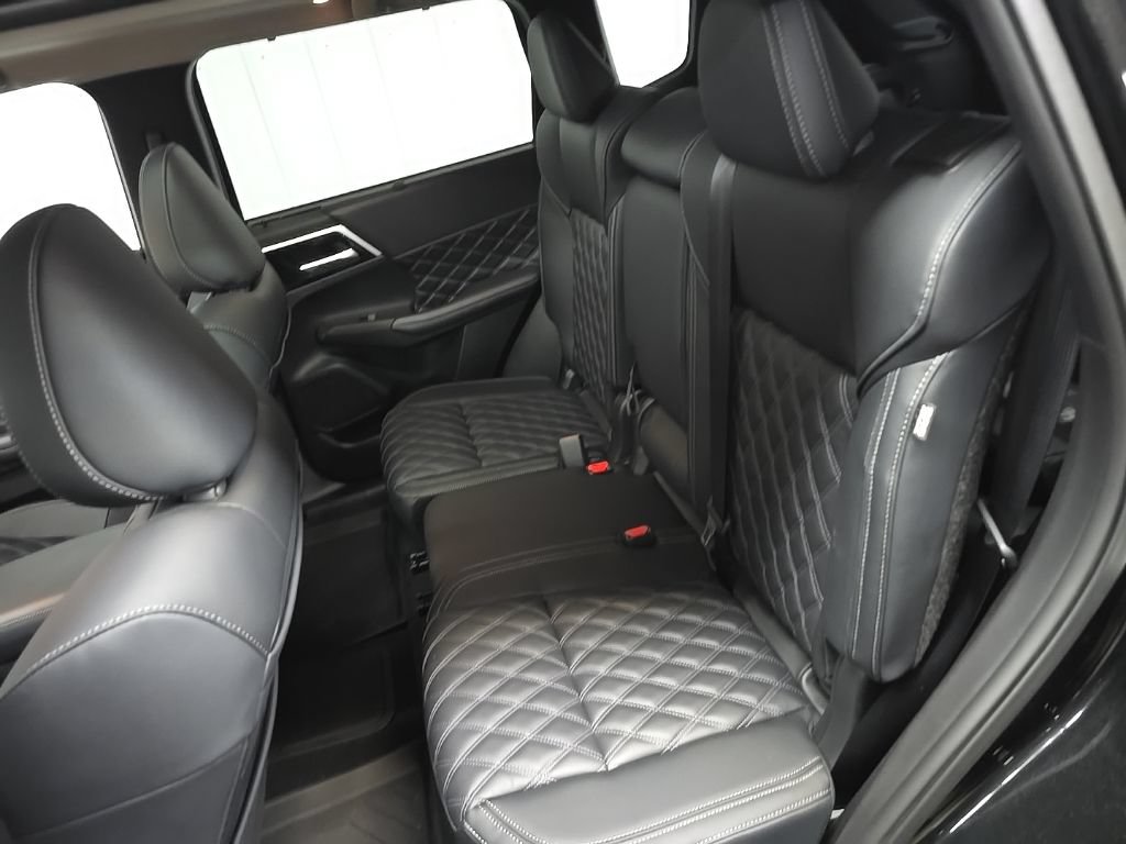 Used 2025 Mitsubishi Outlander SEL AWD/4WD image 38