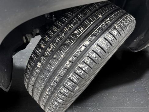 Used 2024 Jeep Grand Cherokee Limited w/ Luxury Tech Group II image 37