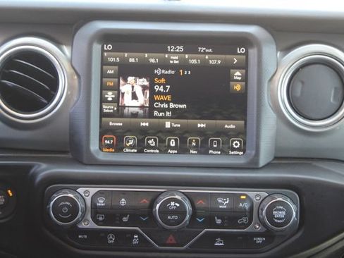 Used 2022 Jeep Wrangler Unlimited Sahara w/ Cold Weather Group AWD/4WD image 17