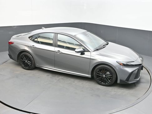 Used 2025 Toyota Camry SE FWD image 29
