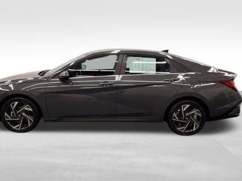 Used 2025 Hyundai Elantra SEL image 6