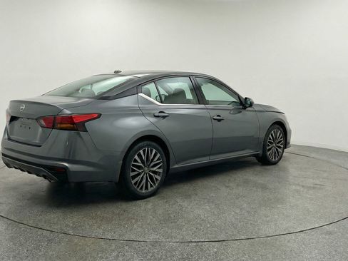 Used 2025 Nissan Altima 2.5 SV image 9