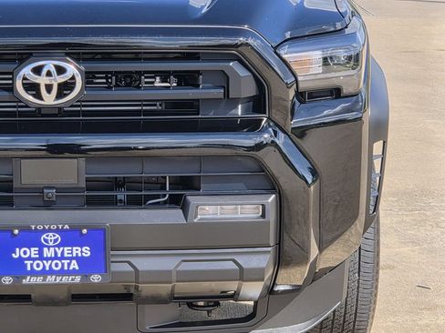 Used 2025 Toyota 4Runner SR5 AWD/4WD image 4