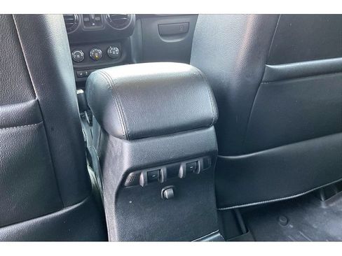 Used 2015 Jeep Wrangler Unlimited Sahara AWD/4WD image 13
