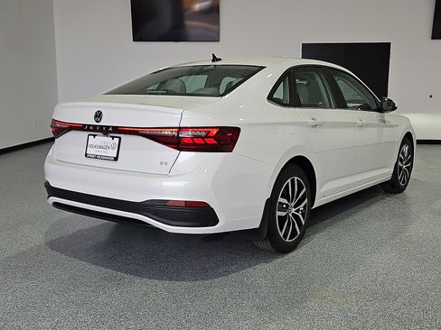 New 2026 Volkswagen Jetta SE image 5