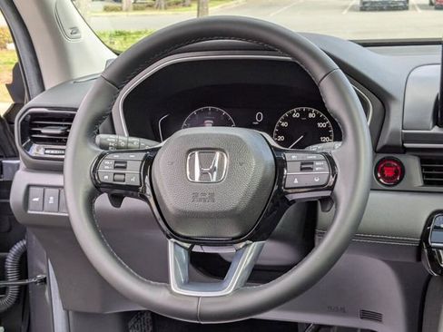 Certified 2025 Honda Pilot Touring image 21
