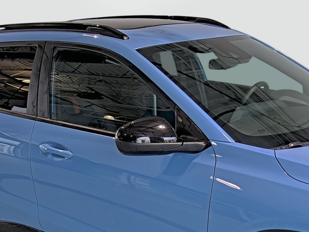 Used 2024 Chevrolet Trax RS w/ Sunroof Package FWD image 17