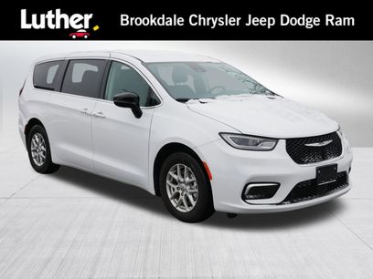 Used 2024 Chrysler Pacifica Touring-L