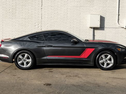 Used 2017 Ford Mustang Coupe image 6