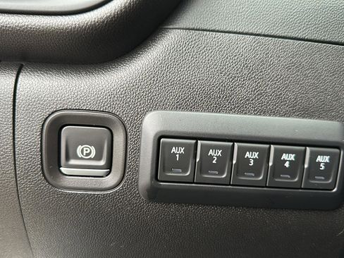 Used 2024 GMC Sierra 2500 Pro w/ Convenience Package image 24