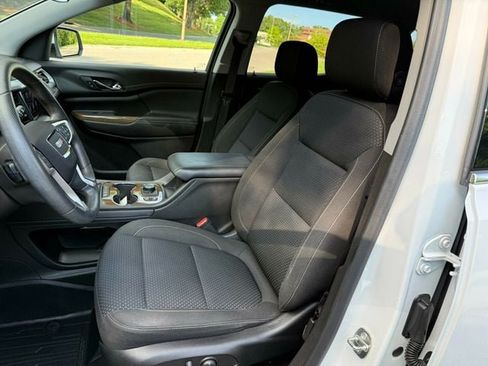 Used 2023 GMC Acadia SLE w/ Driver Convenience Package FWD image 17