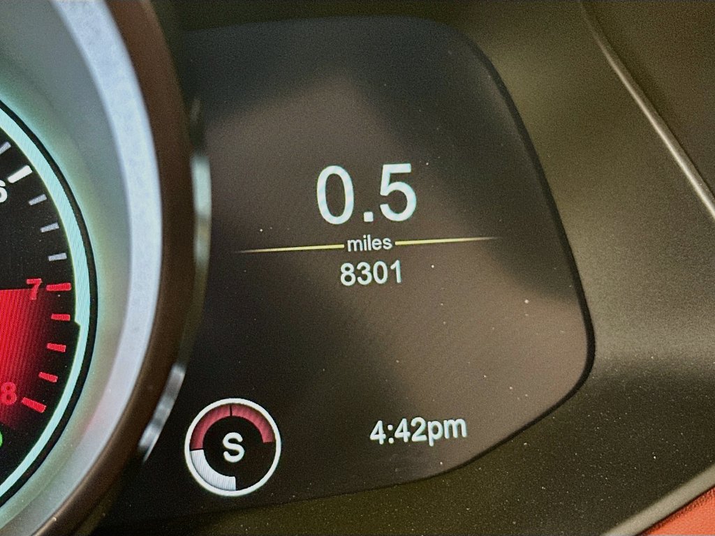 Used 2022 Aston Martin V8 Vantage Roadster RWD image 12