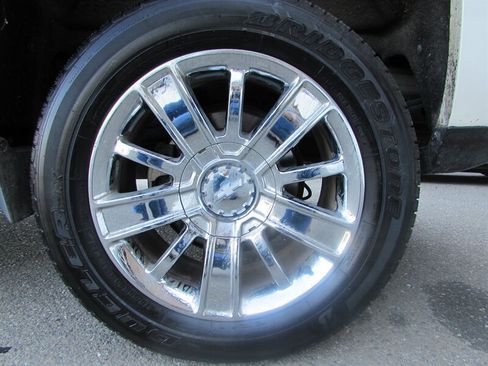 Used 2014 Chevrolet Silverado 1500 High Country w/ High Country Premium Package AWD/4WD image 32
