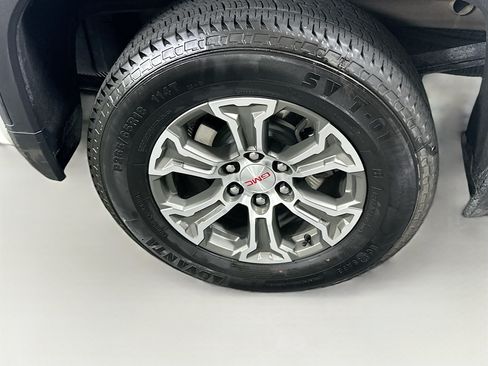 Used 2025 GMC Sierra 1500 SLT RWD image 11